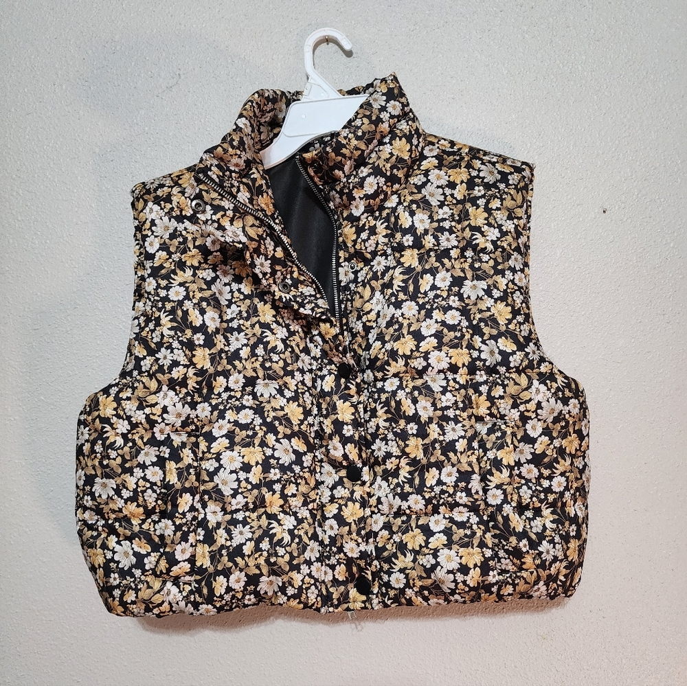 Current Air Los Angeles Black Multi Floral Cropped Puffer Vest Yellow White
